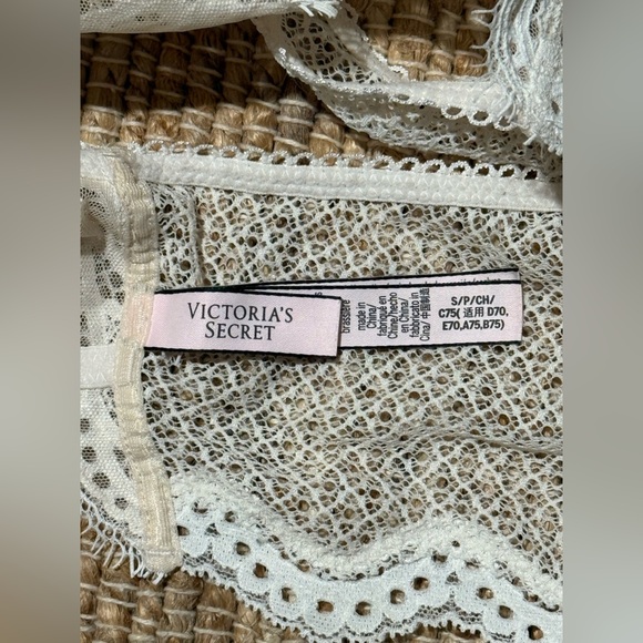 Victoria's Secret Lace Bralette in Cream - Picture 8 of 8